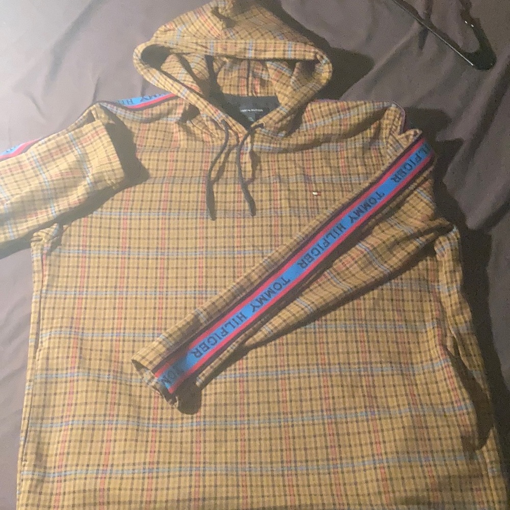 Tommy Hilfiger pullover hoodie with pockets size L